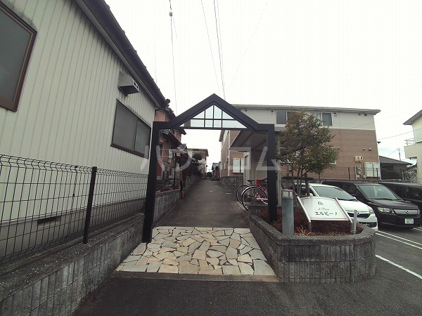 27/30 エントランス