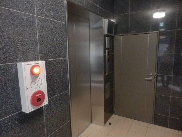 22/28 エントランス