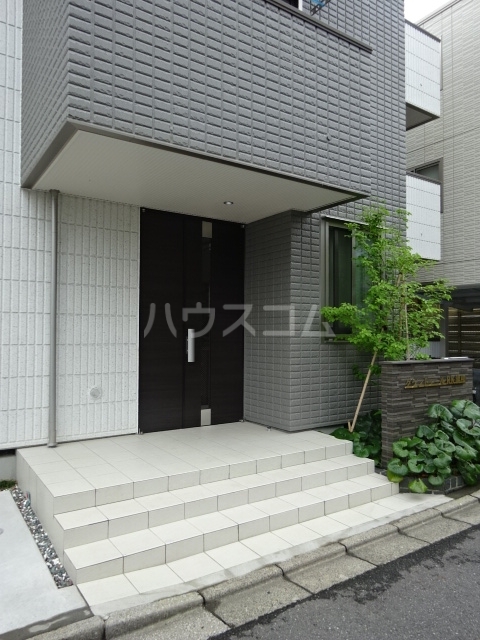 21/30 エントランス