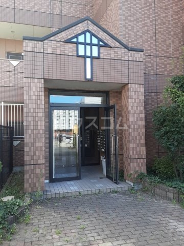 26/27 エントランス