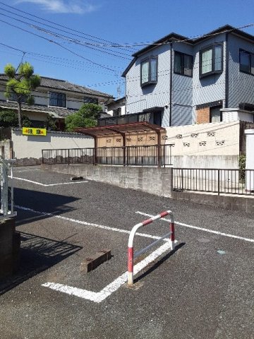 23/30 駐車場