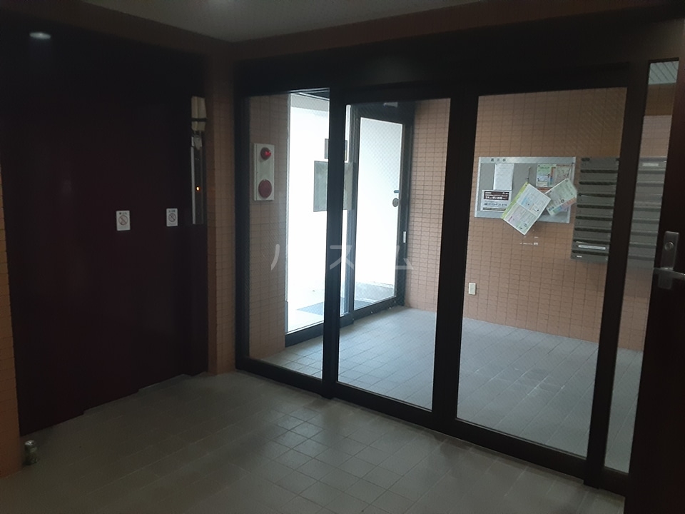 25/28 エントランス