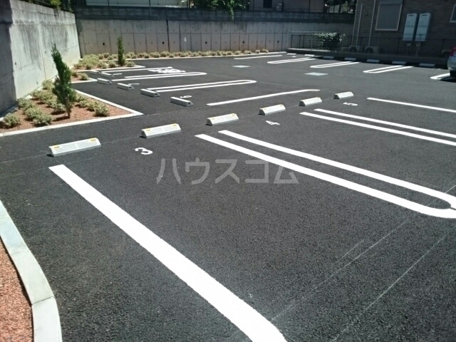 2/4 駐車場
