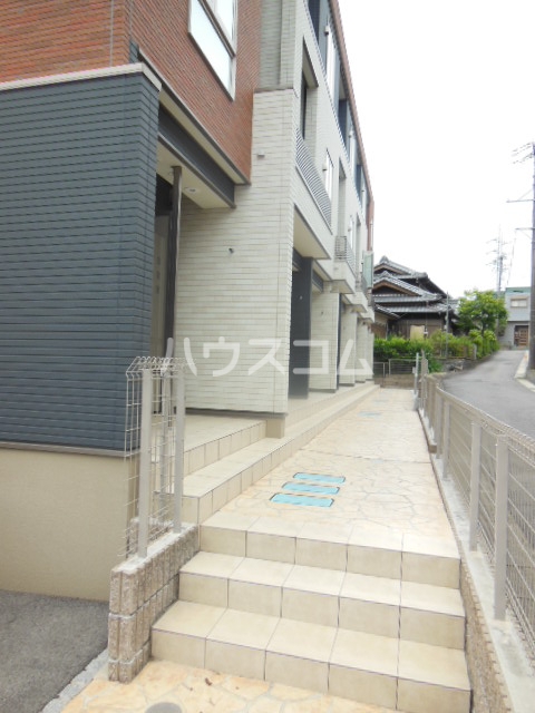 21/30 エントランス
