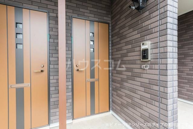 19/27 エントランス