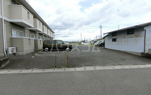 23/27 駐車場
