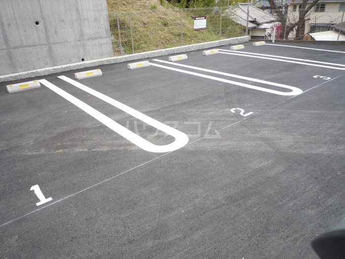 18/23 駐車場