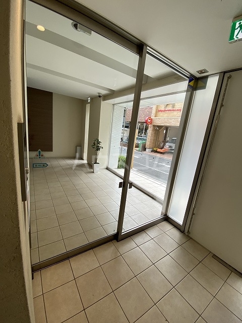 28/30 エントランス