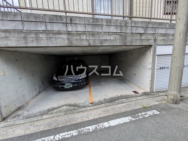 27/30 駐車場