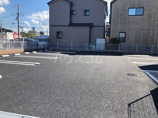 18/28 駐車場