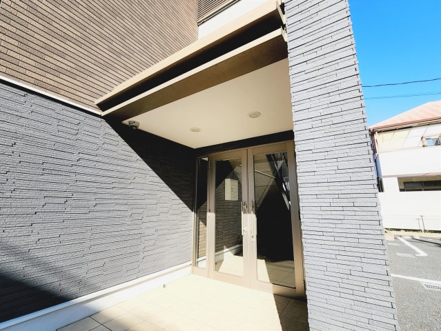 20/30 エントランス