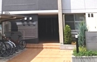 26/30 エントランス