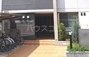 27/30 エントランス