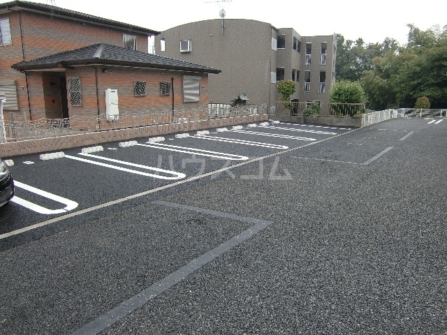 15/17 駐車場