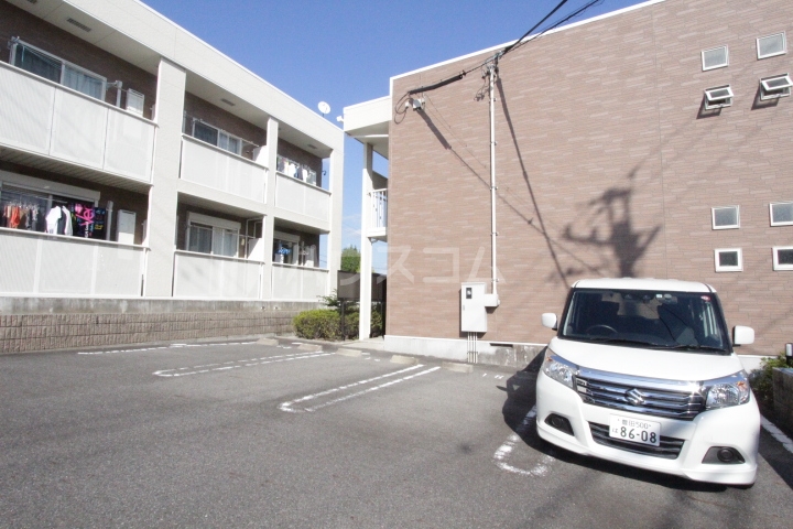 27/30 駐車場