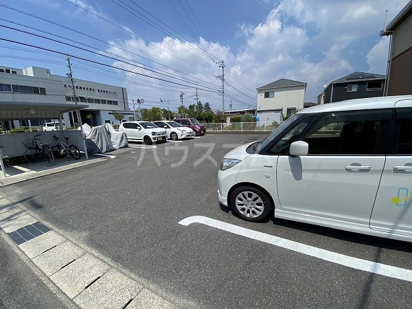 28/30 駐車場