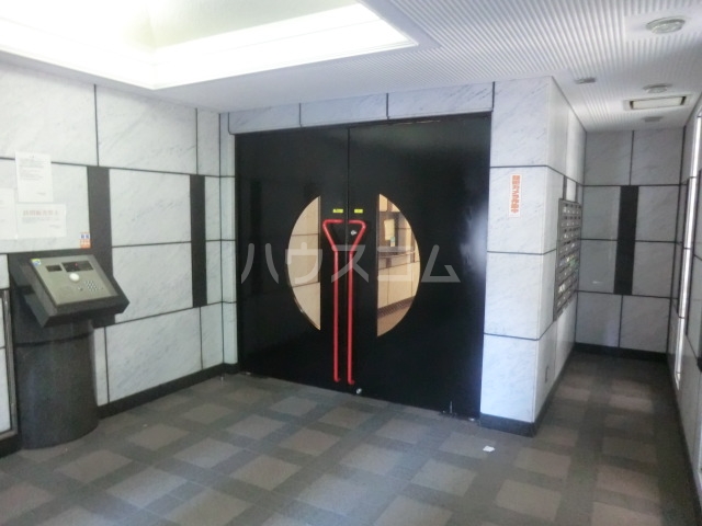 19/25 エントランス