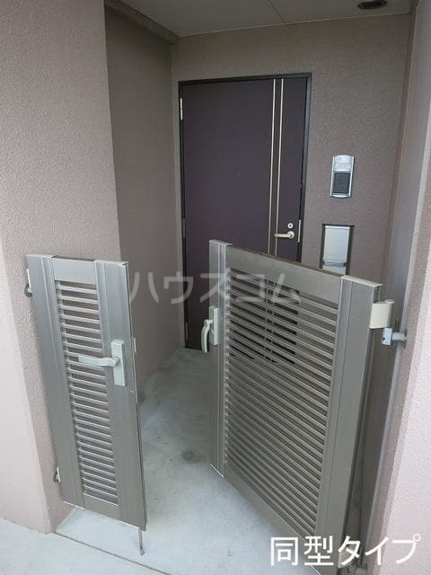 22/30 エントランス