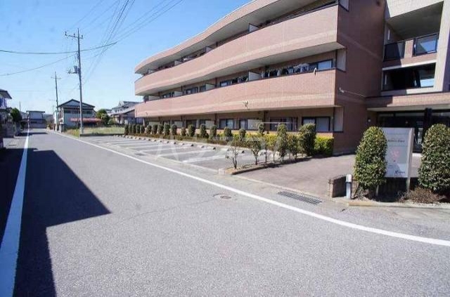 21/28 駐車場