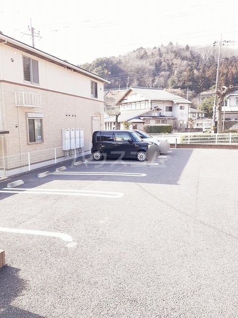 27/30 駐車場
