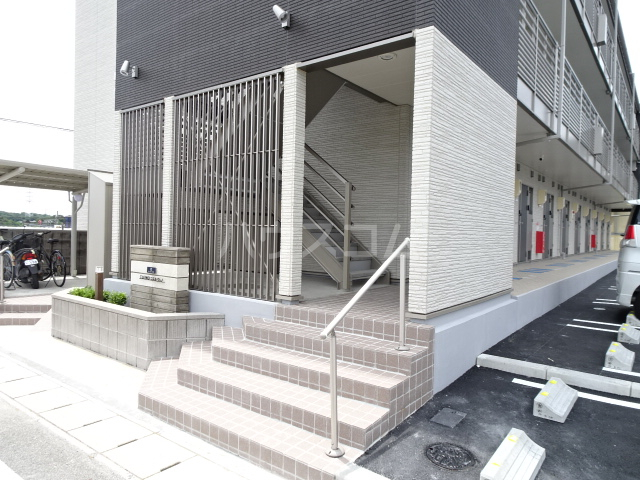 22/30 エントランス