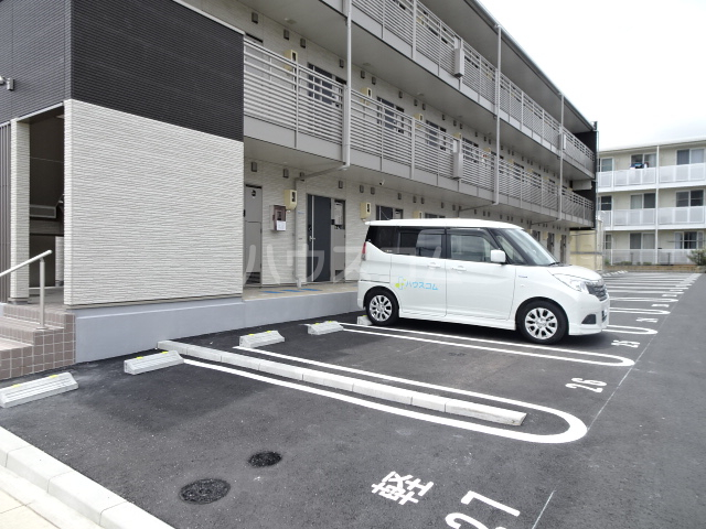 23/30 駐車場