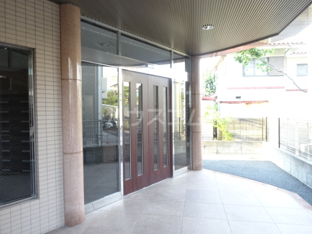 21/22 エントランス