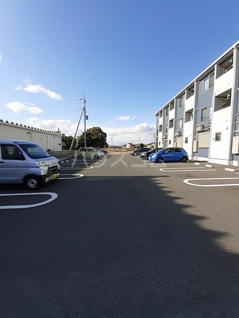 14/27 駐車場