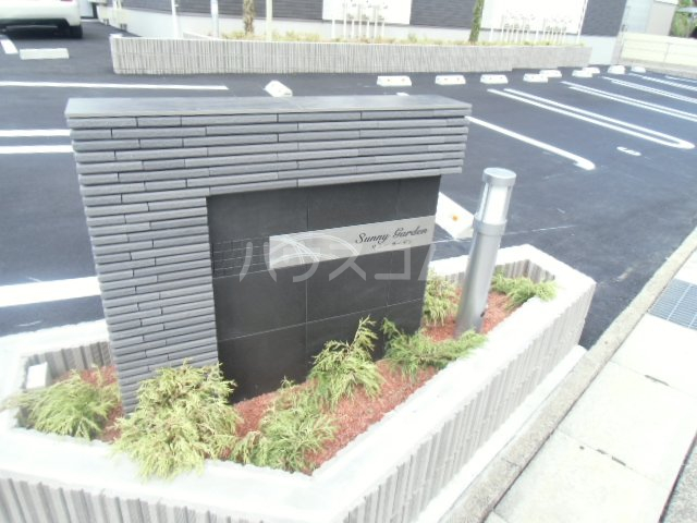 28/30 エントランス