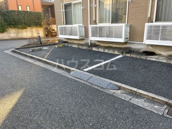 13/17 駐車場