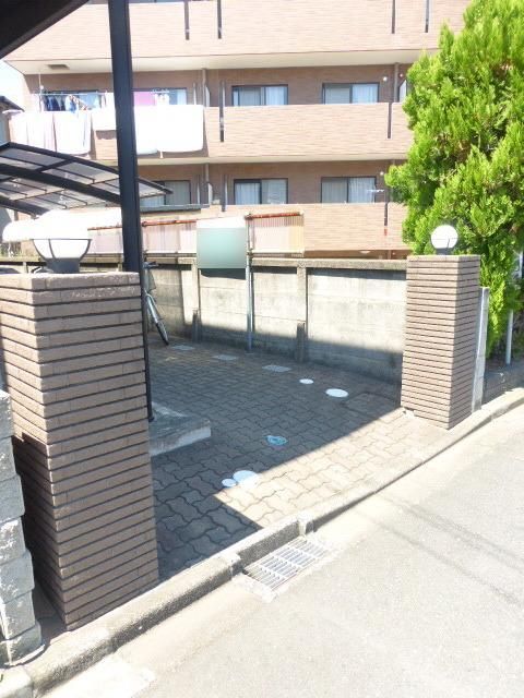 14/18 エントランス