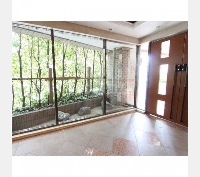 16/21 エントランス