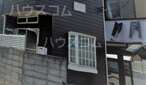 18/27 エントランス