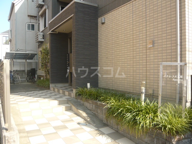 28/30 エントランス