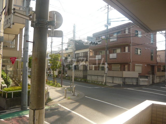 27/30 エントランス