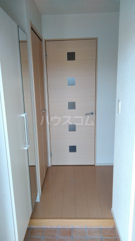 28/30 エントランス