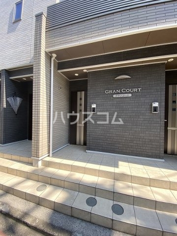 24/30 エントランス