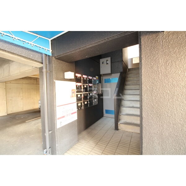 13/19 エントランス