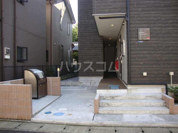 18/28 エントランス