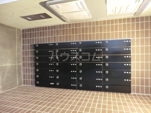 23/30 エントランス