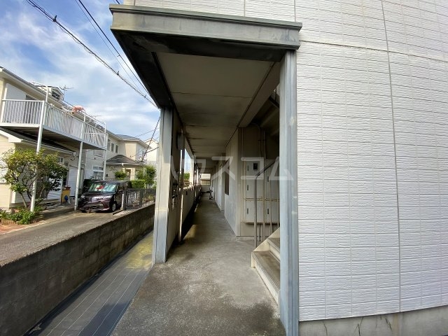 28/30 エントランス