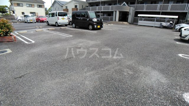 27/30 駐車場