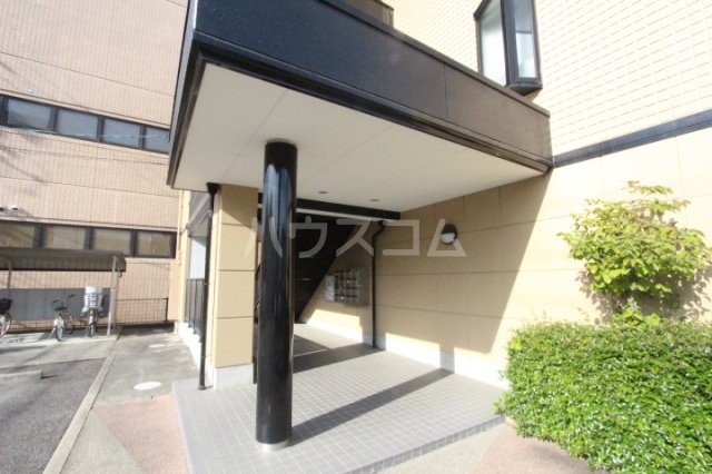 21/30 エントランス