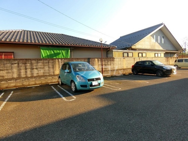 20/29 駐車場