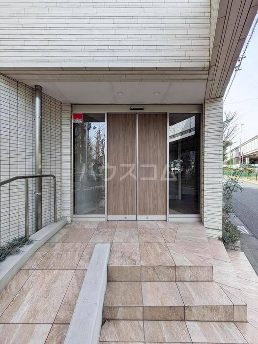 19/30 エントランス