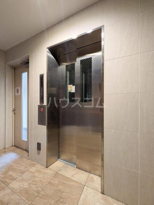 20/30 エントランス