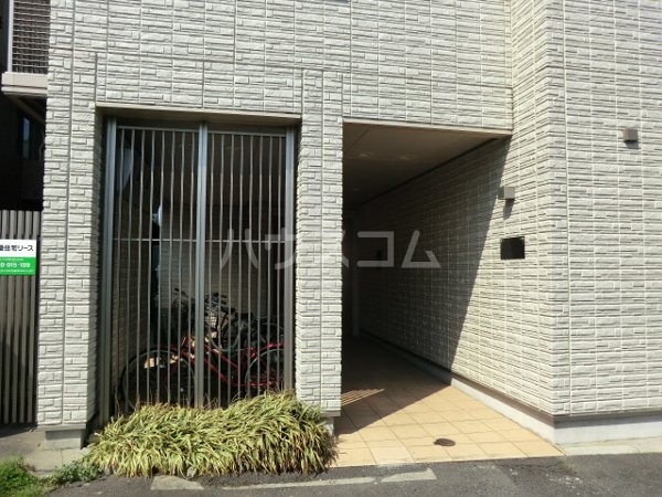 28/30 エントランス