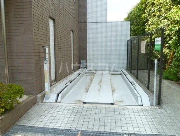 17/25 駐車場