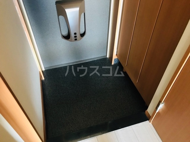 22/27 エントランス