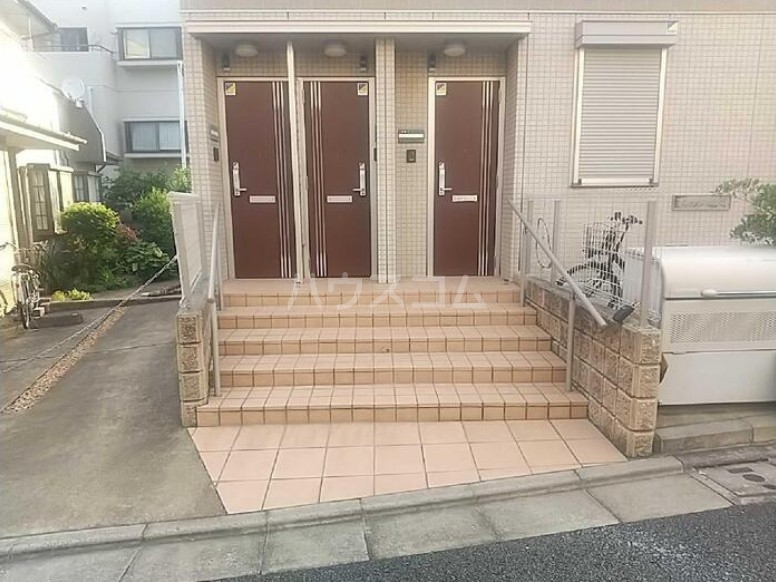 17/23 エントランス